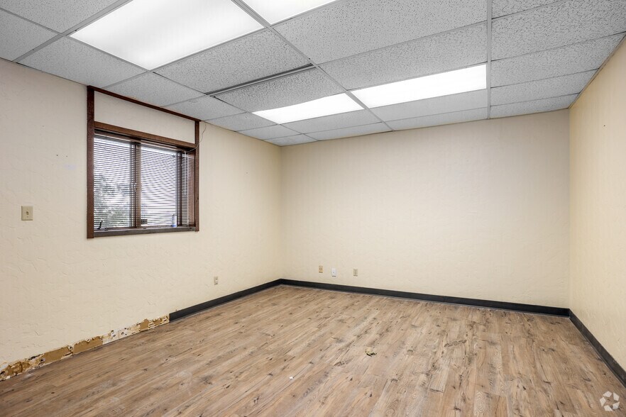 More Photos Of 2801 Parklawn Dr, Midwest City Medical For Lease