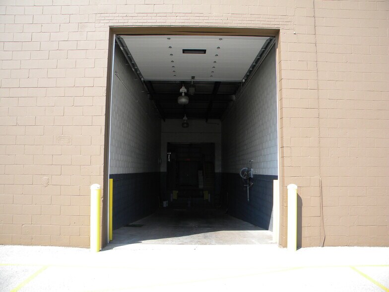More Photos Of 3049 Ramada Way, Green Bay Flex For Lease