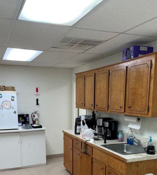 More Photos Of 523 N Fitzgerald, Corpus Christi Warehouse For Lease