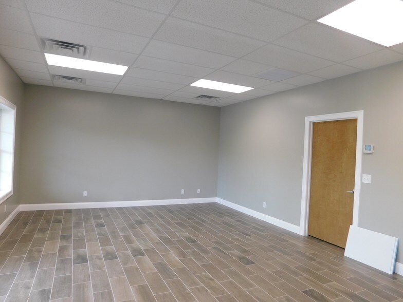 More Photos Of 4 Candy Ln, Hudson Warehouse For Lease