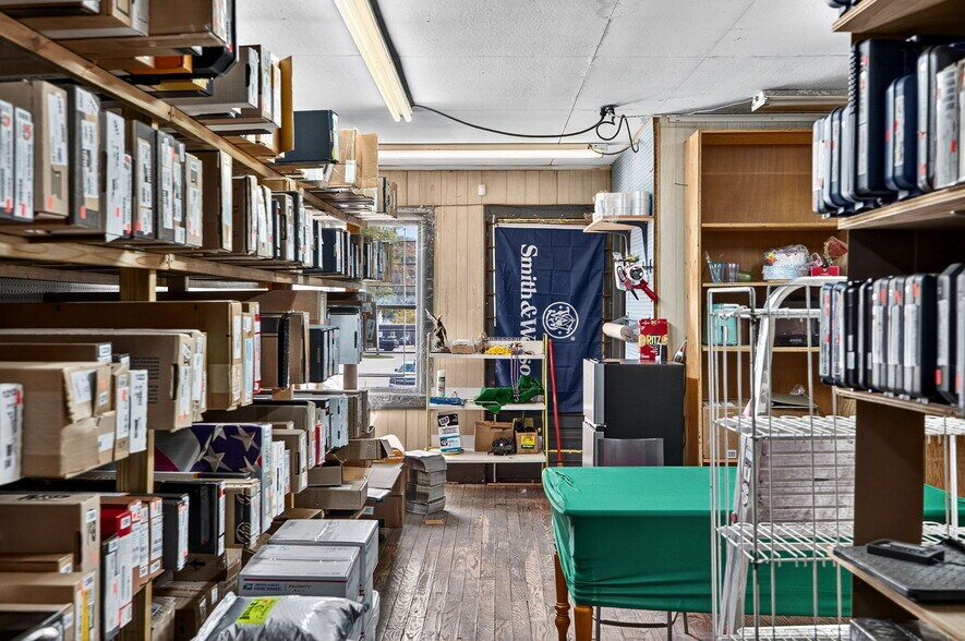 More Photos Of 23 W Main St, Canton Flex For Sale