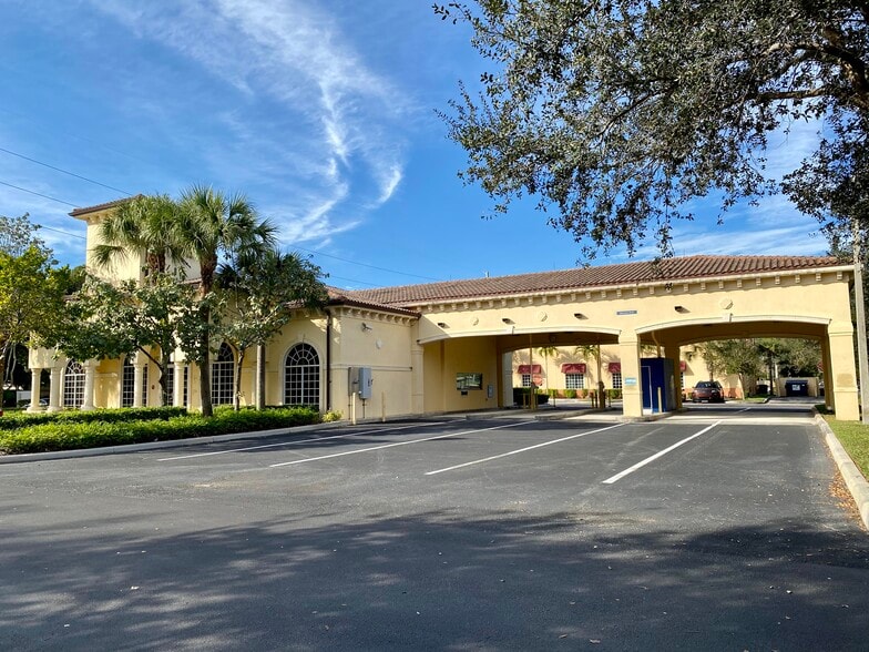 More Photos Of 13800-13900 Jog Rd, Delray Beach Unknown For Lease