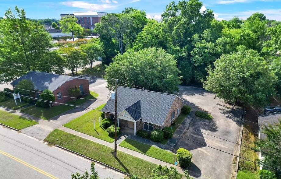 More Photos Of 209 W Barr St, Lancaster Office For Sale