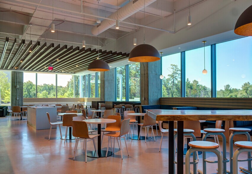 More Photos Of 1001 Summit Blvd, Atlanta Unknown For Lease