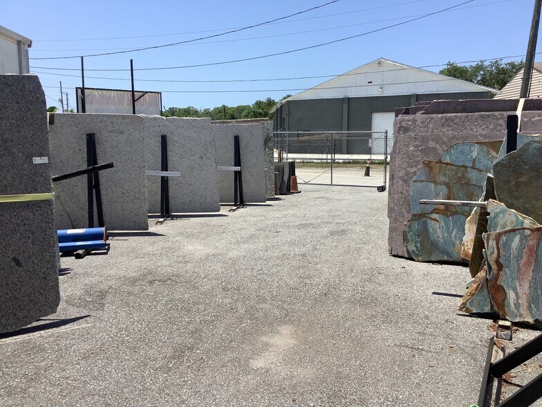 More Photos Of 10120 Ridgeway Dr, Port Richey Warehouse For Lease