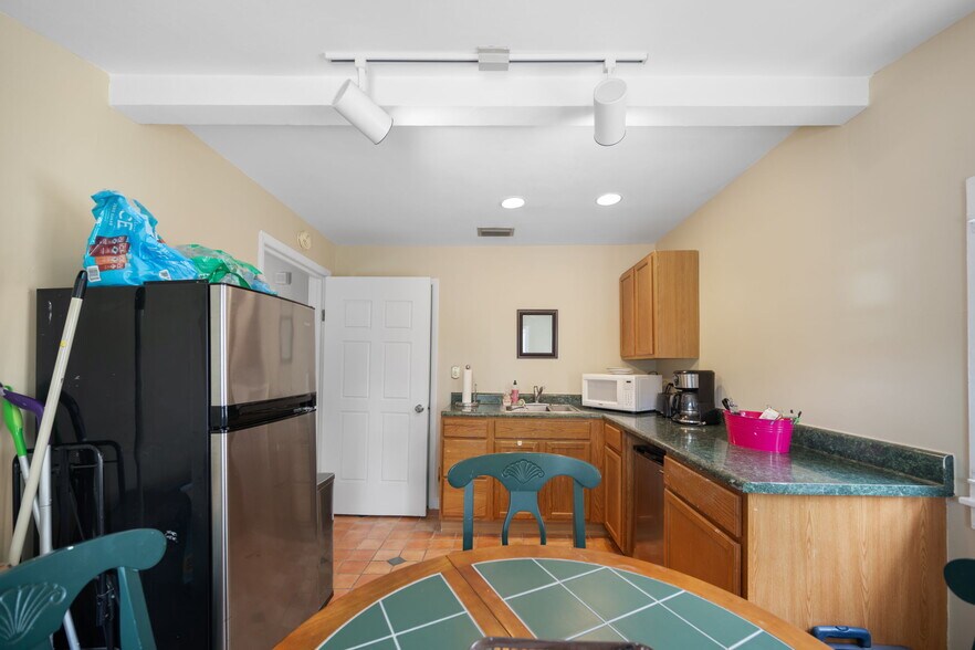 More Photos Of 339 S Ridgewood Ave, Daytona Beach Office Residential For Sale