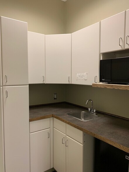 More Photos Of 2603 Hewes Way NW, Edmonton Medical For Sale