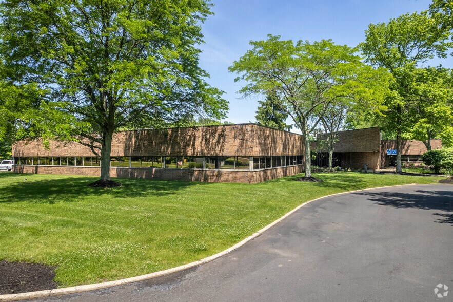 Primary Photo Of 219 Black Horse Ln, North Brunswick Medical For Lease