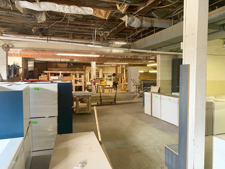 More Photos Of 3113 Hillcroft Ave SW, Grand Rapids Warehouse For Lease