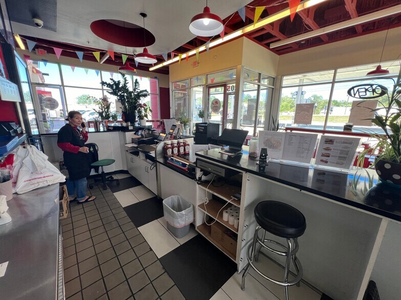 More Photos Of 7205 S Broadway Ave, Tyler Fast Food For Lease