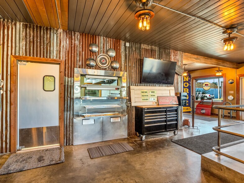 More Photos Of 780 US-101, Chinook Restaurant For Sale