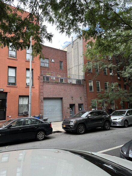 More Photos Of 694 Sackett St, Brooklyn Flex For Lease