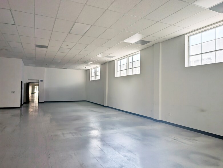 More Photos Of 3401 Winona Ave, Burbank Warehouse For Sale