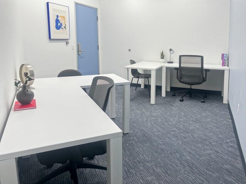 More Photos Of 5701 Truxtun Ave, Bakersfield Coworking Space