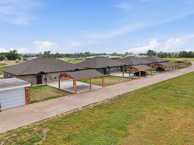 More Photos Of 3611 & 3613 Frontier Avenue, Ponca City Specialty For Sale