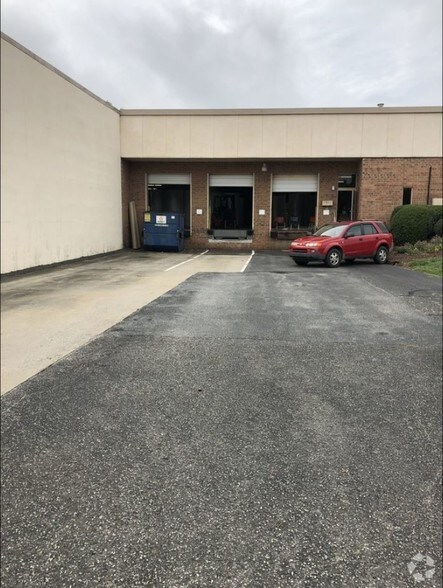 More Photos Of 103 N McLin Creek Rd, Conover Warehouse For Lease