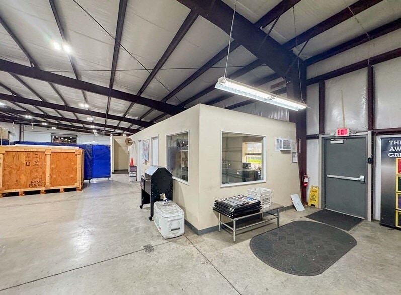 More Photos Of 960 SE Monmouth Cut OFF Rd, Dallas Warehouse For Sale