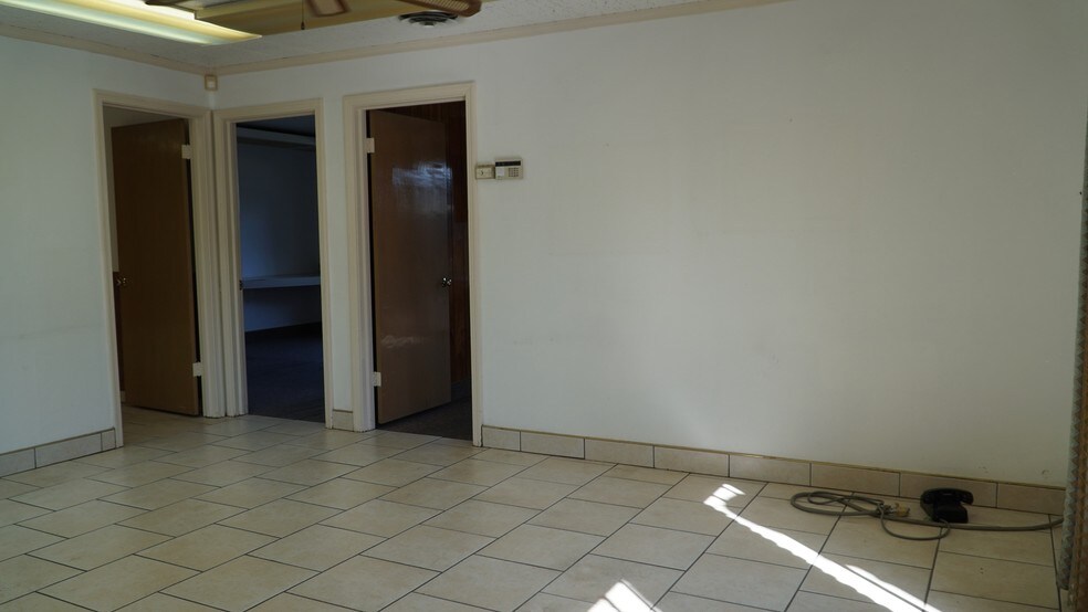 More Photos Of 927 N Fulton St, Fresno Office For Sale