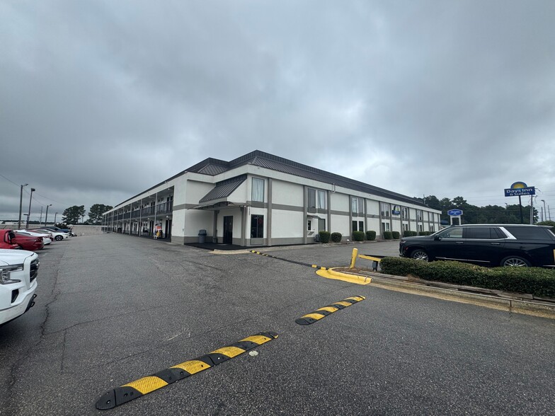 More Photos Of 1720 Skibo Rd, Fayetteville Hotel For Sale