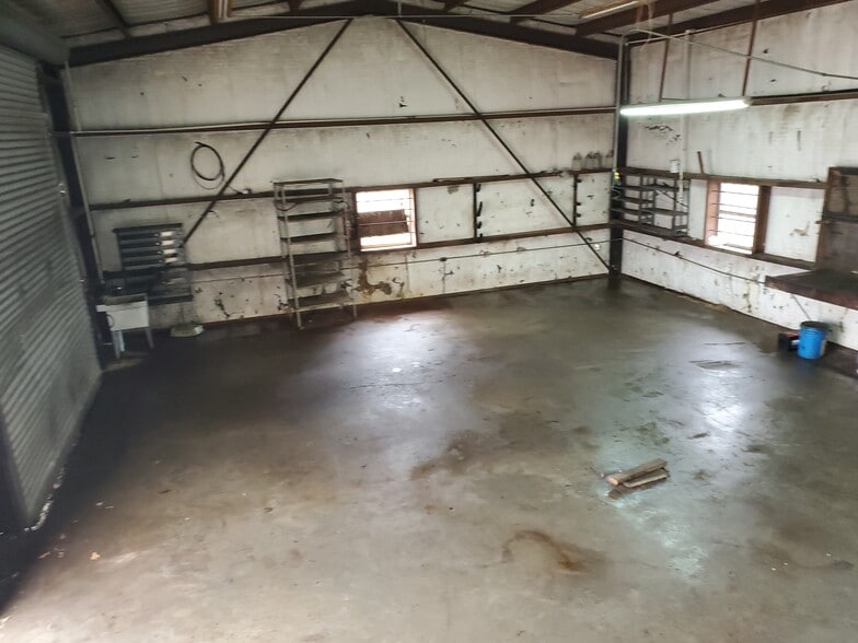 More Photos Of 108 West Gillum, Grandview Warehouse For Sale