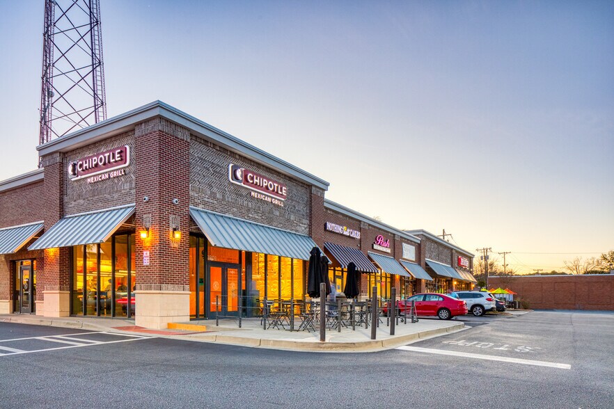 More Photos Of 1815-1821 E Victory Dr, Savannah Unknown For Lease