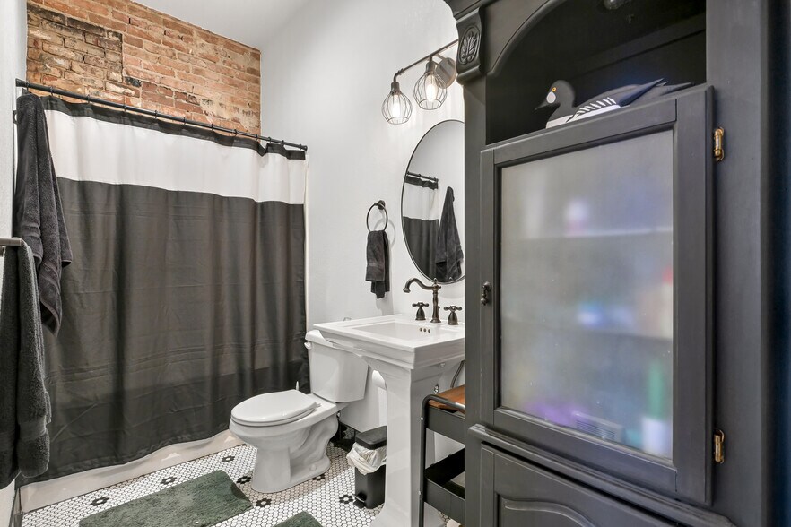 More Photos Of 412 Front St, Lynden Storefront Retail Residential For Sale