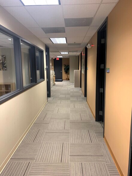More Photos Of 6200-6250 Capitol Dr, Wheeling Flex For Lease