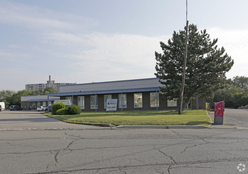 More Photos Of 3279 Lenworth Dr, Mississauga Flex For Lease