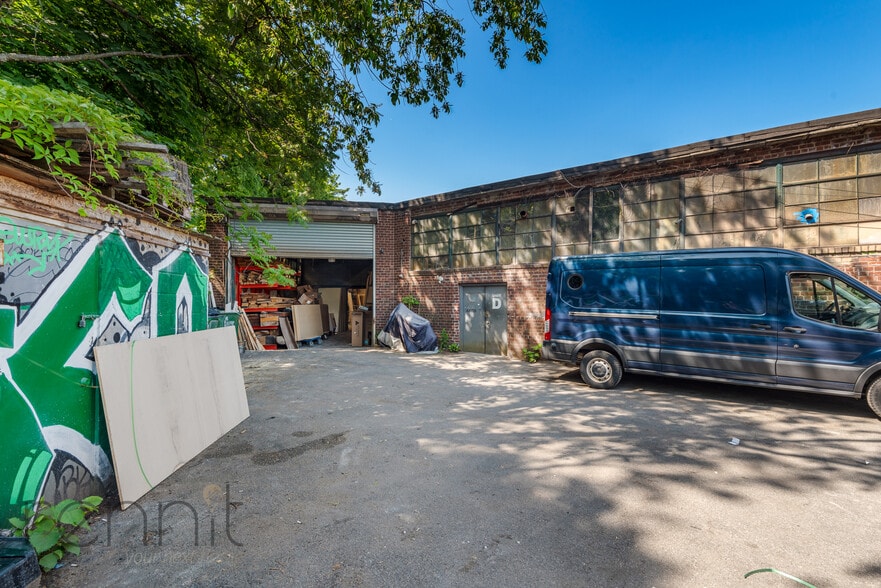 More Photos Of 5606 Cooper Ave, Glendale Warehouse For Lease