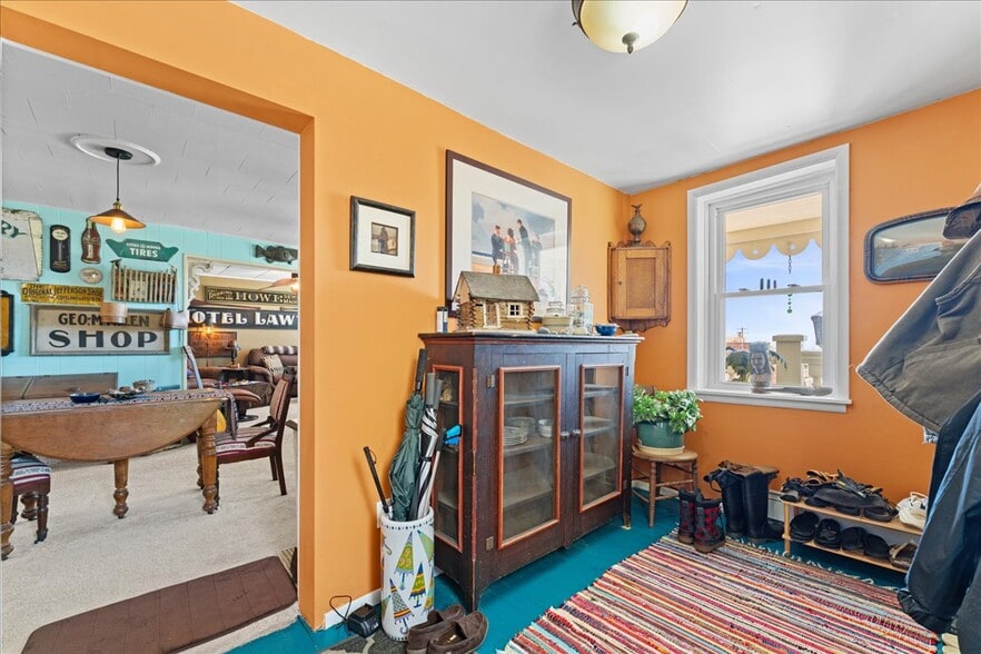 More Photos Of 517 Milwaukee St, Kewaunee General Retail For Sale