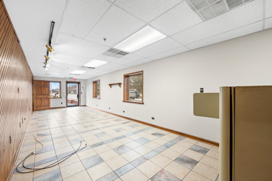 More Photos Of 1441 Central Ave, Columbus Auto Repair For Lease