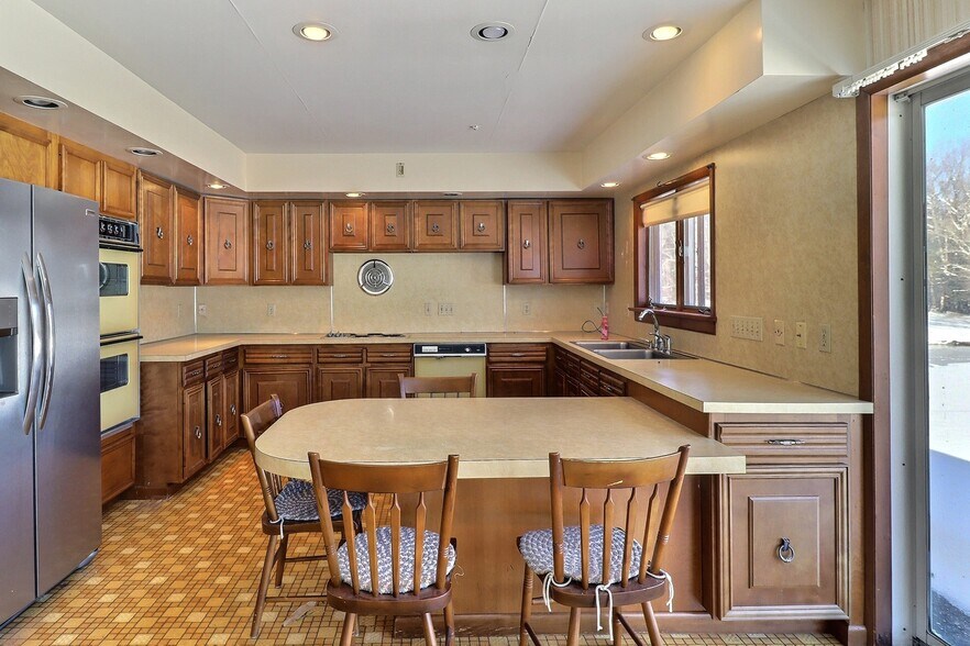 More Photos Of 306 Merwinsburg Rd, Effort Apartments For Sale