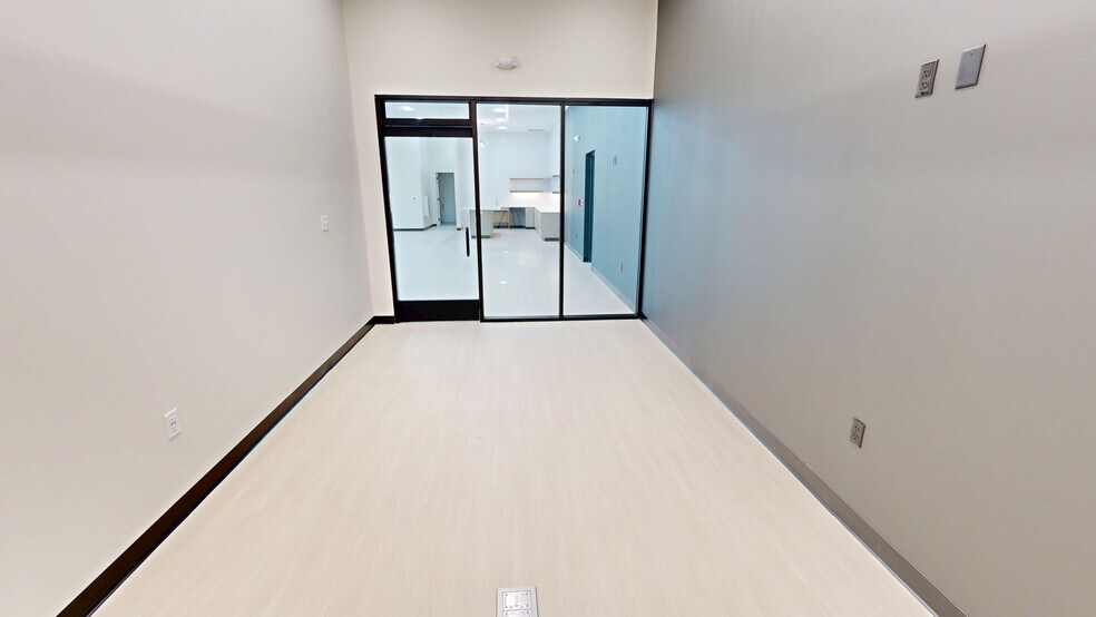 More Photos Of 301 SE G St, Bentonville Coworking Space