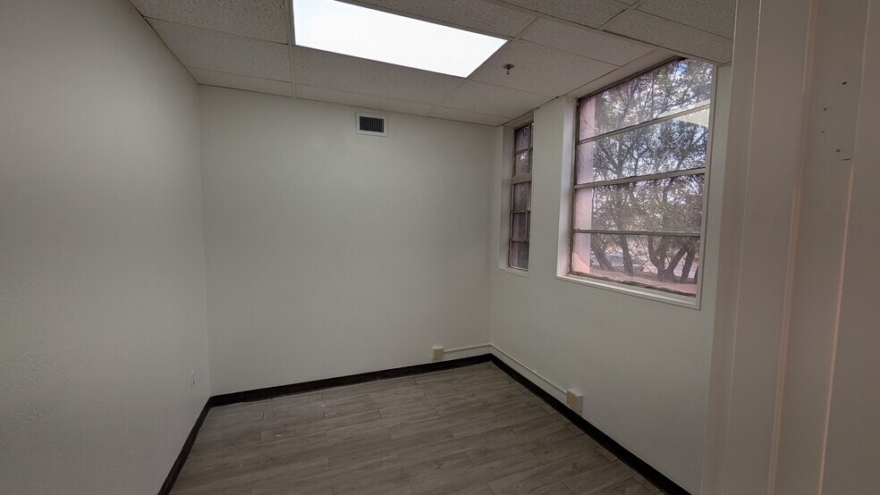 More Photos Of 1221 N Cotton St, El Paso Hospital For Lease