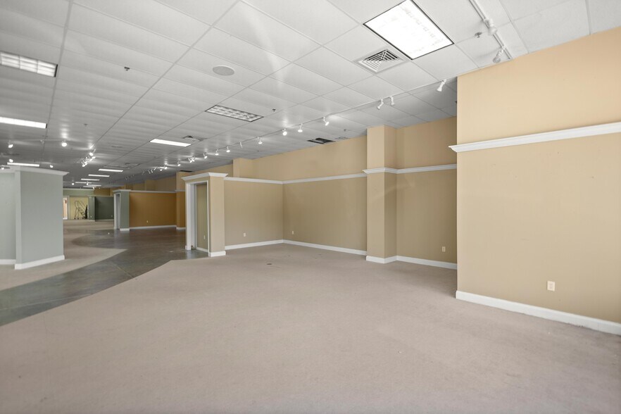 More Photos Of 1211 SW 17th St, Ocala Freestanding For Lease