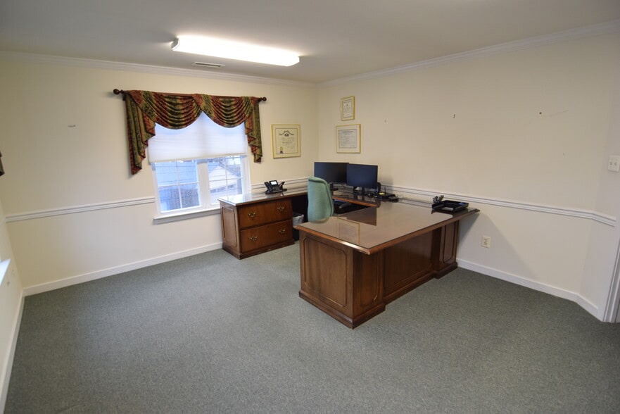 More Photos Of 174 W State St, Doylestown Freestanding For Sale