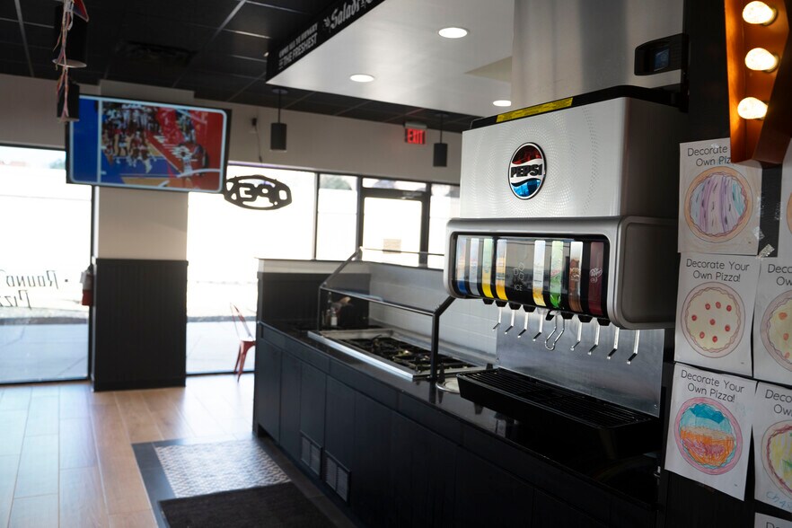 More Photos Of 11040 W IH-10, San Antonio Restaurant For Lease