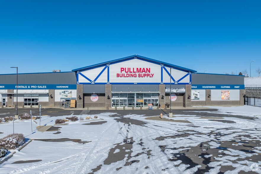 More Photos Of 400 SE Fairmount Dr, Pullman Department Store For Sale