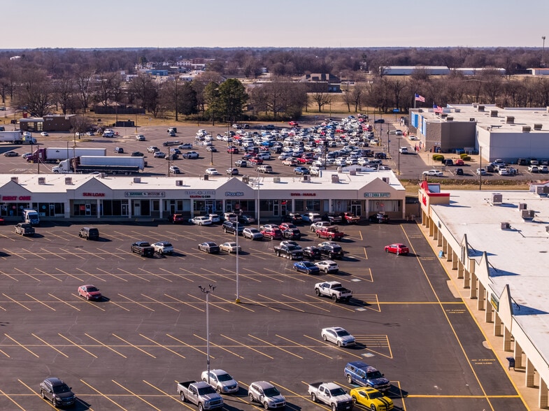 More Photos Of 1780 1st St, Kennett Unknown For Lease