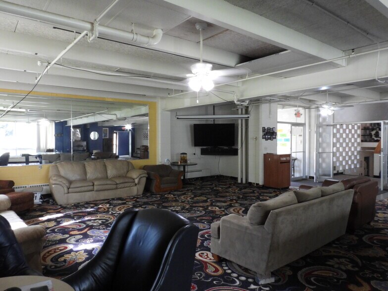 More Photos Of 315 S Grove Ave, Owatonna Schools For Sale