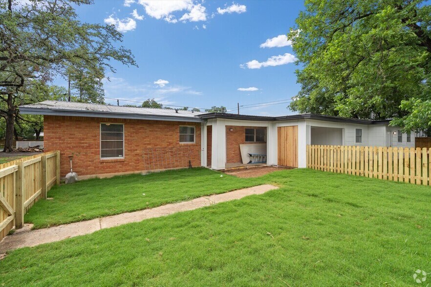 More Photos Of 10205 Old Manchaca Rd, Austin Flex For Lease