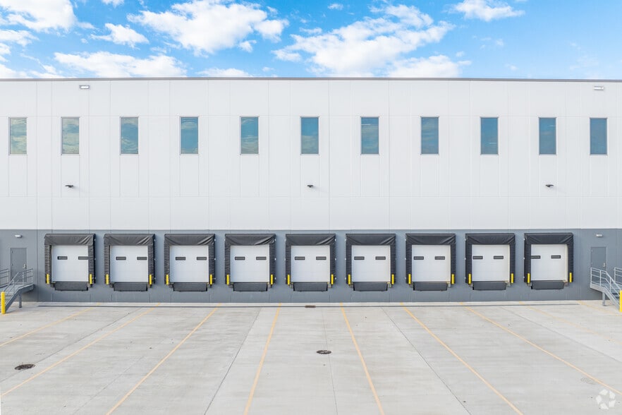 More Photos Of 55 Paradise Ln, Bay Shore Warehouse For Lease