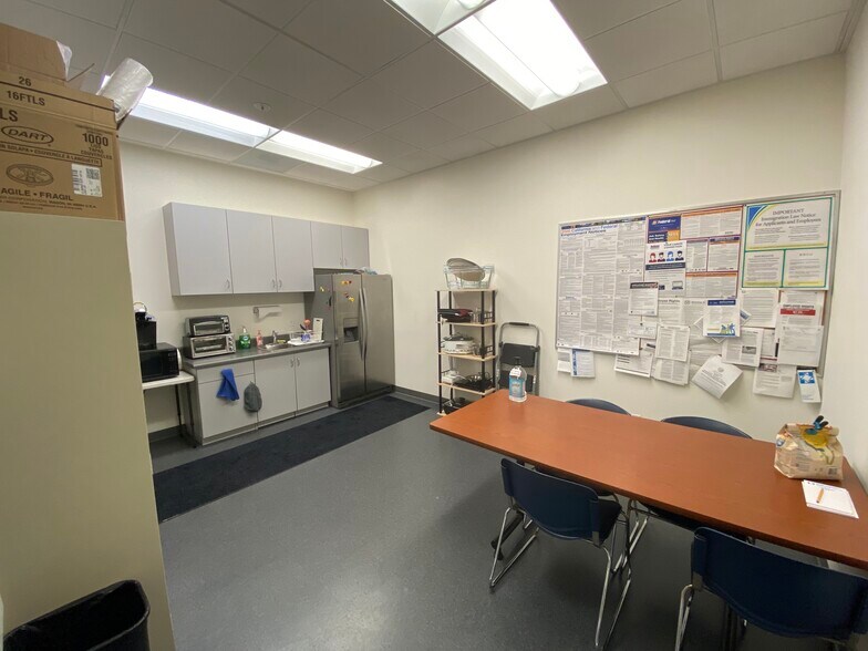 More Photos Of 2020 Iowa Ave, Riverside Office For Lease