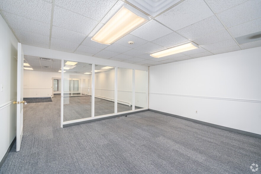More Photos Of 118 Cass St, Woodstock Storefront For Sale