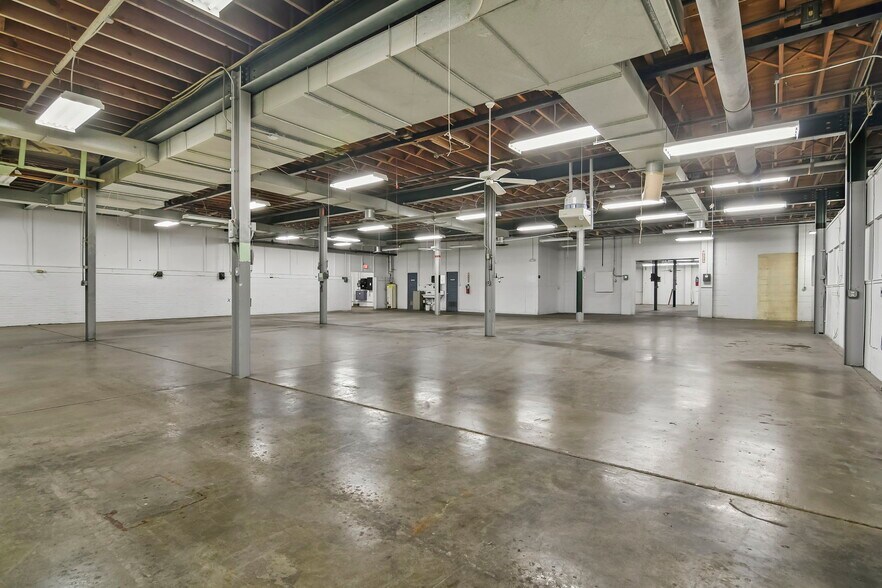 More Photos Of 901 N MacArthur Blvd, Springfield Warehouse For Lease