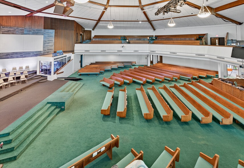 More Photos Of 147 Hurst Blvd, Hurst Religious Facility For Sale