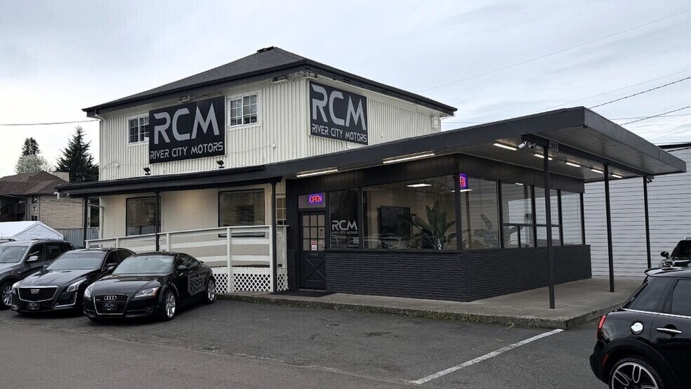 Primary Photo Of 20105 McLoughlin Blvd, Gladstone Freestanding For Lease