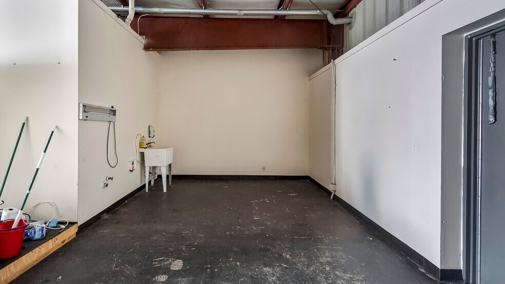 More Photos Of 1733 Benbow Ct, Apopka Warehouse For Lease