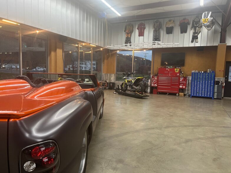 More Photos Of 571 Danbury Rd, New Milford Auto Repair For Sale