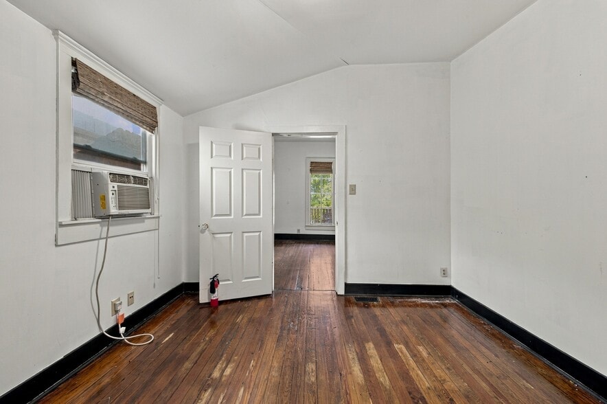 More Photos Of 321 29th Ave N, Nashville Office Residential For Sale
